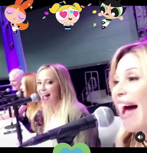 The OG POWERPUFF GIRLS SINGING THE THEME PPG SONG!! @Tara Strong #foryou #love #fyp #cartoonnetwork #buttercup #bubles and #Blossom #con #cathycavadini