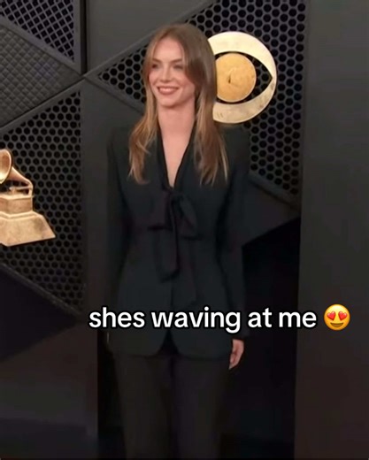 Anna Shumate Waving at the Grammys