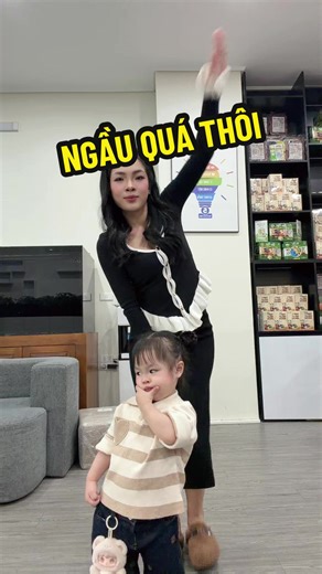 Ting đang làm cái tay ngầu “chuẩn men” mà lỡ bóp sát mặt quá thui kaka các cô bác ơi #baongocaerobic