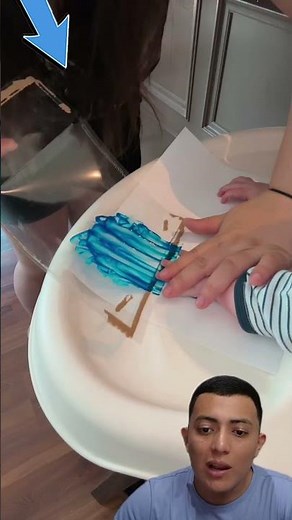 Así puedes hacer la huella de la mano de tu bebe