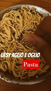 How to make Aglio e oglio pasta in 10 mins 🧄🍜 #homemadepasta