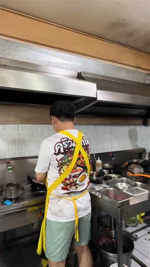 ข้าวกะเพรากั้งไข่ข้น ที่ร้านครัวมหาชัย สีลม5