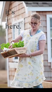 She’s arrived!!! Our prairie floral pinafore apron from April Cornell evokes the beauty and simplicity of a bygone era, while adding a touch of charm to your modern-day kitchen adventures. 🌸🍃🌾 Link to purchase is in the comments 👇#modernprairie #kitchenstyle #thursday #prairiekitchen #pinafore #vintagestyle #popular | officialmodernprairie