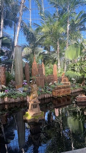 Model train in a model NYC Skyline, NYBG Train Show