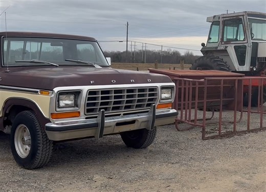 🔥 FOUR DAYS AWAY! 🔥 Our JW Farms Black Friday Equipment Auction is THIS FRIDAY – December 5th at 8:00 AM! We’re stacked up with close to 600 items… tractors, trailers, construction equipment, farm gear, panels, attachments & MORE rolling in every hour! 👀 PREVIEW DAYS begin TOMORROW & THURSDAY Come walk the yard, check out the equipment, talk with our team & get ready to bid! 📍 6095 Norman Bridge Rd, Montgomery, AL 🎪 Auction under a HUGE enclosed tent with heaters 🍔 Top Notch Food Truck on 