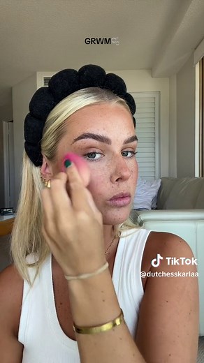 Get Ready with Me Makeup Tutorial by Julia Cavanagh on Reddit featuring Karla Poot