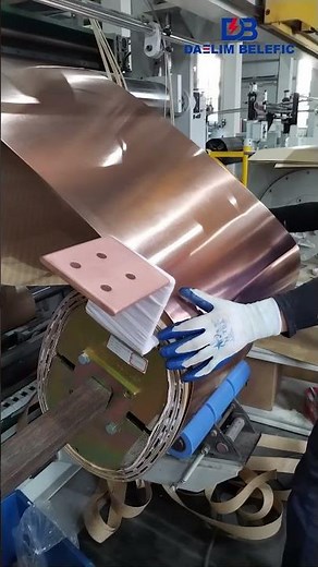 Internal view of a 3000kVA three-phase core-plate type transformer | Low-voltage foil winding