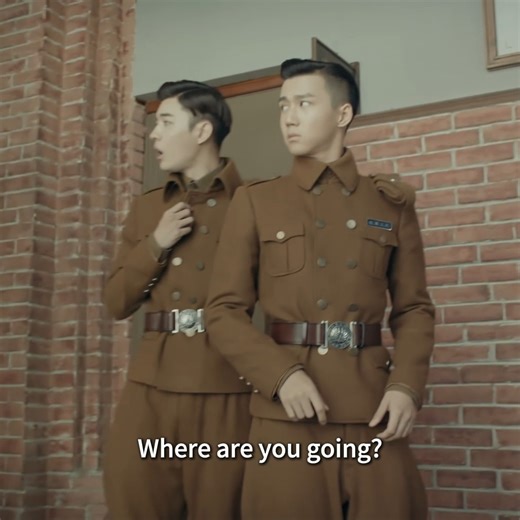 🍨Cinderella can't change her clothes in front of others 🍨Drama：烈火军校 Arsenal Military Academy #chinesedrama #hotdrama #烈火军校 #ArsenalMilitaryAcademy | 热剧联播