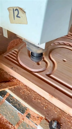 Carving art, handicrafts vs. machines, who can meet your needs? 🎨✨ #blueelephantcnc #blueelephantmachine #cnc #cncmachine #tiktok #foryou #engraving#cncrouter#woodworkingmachinery#woodworkingtips #WoodworkingProjects #diywoodworking