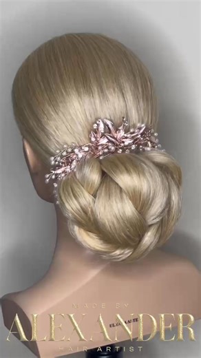 Old Money Updo Hack Forget complicated styles! I'm showing you the Old Money Updo Hack—the secret to achieving a timeless, sophisticated look in just 60 seconds. This elegant style feels straight out of high society, but is simply created with only two ponytails! This hack gives you that perfect, romantic chignon at the nape of the neck. You get instant Quiet Luxury vibes without spending hours at the salon. Feel elegant, distinguished, and utterly chic! How to get this distinguished look: Updo 