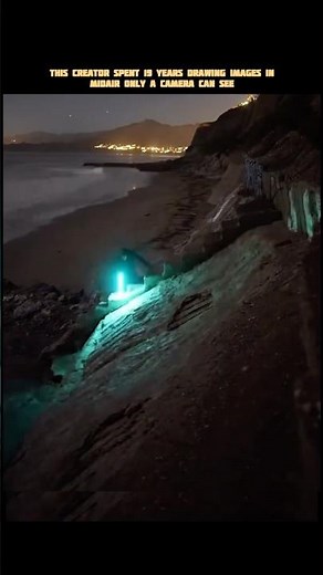 He Draws in the Dark… The Camera Sees It! 😱✨ #didyouknow #LightPainting #LongExposure #Photography