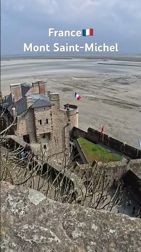 聖米歇爾山：法國最震撼的孤島城堡 🇫🇷 #Shorts #法國 #聖米歇爾山 #上帝視角 #旅遊攻略 #France #montsaintmichel