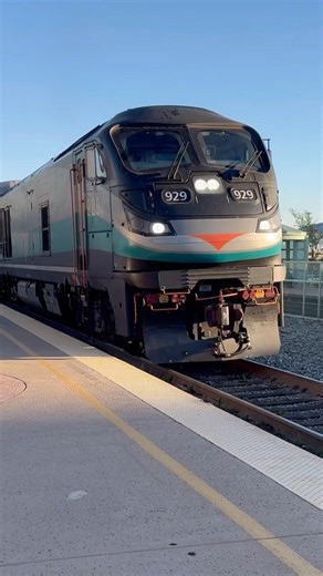 Metrolink With The KL5 Horn departure at Burbank Station #explore #metro #viral #burbank #metrolink