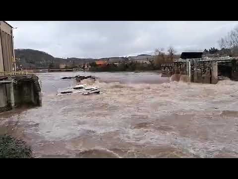 Des bateaux de plaisance au barrage de Fumel