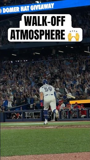 You can feel the energy in the Rogers Centre ⚡️ #MLB #BlueJays #Toronto
