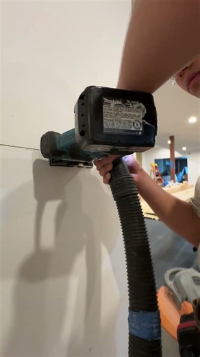 Makita 18 V drywall cover.