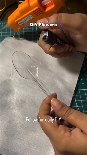 craft_buddy | From spoon to Sparkling Decorative Flowers Save the reel and must try #CraftsOfInstagram #DIYProjects #HandmadeWithLove #CreativeHands... | Instagram