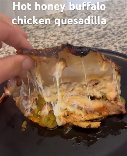 Pure heaven 😍🔥💯 Hot honey buffalo chicken quisedella 🤤✨🍽️