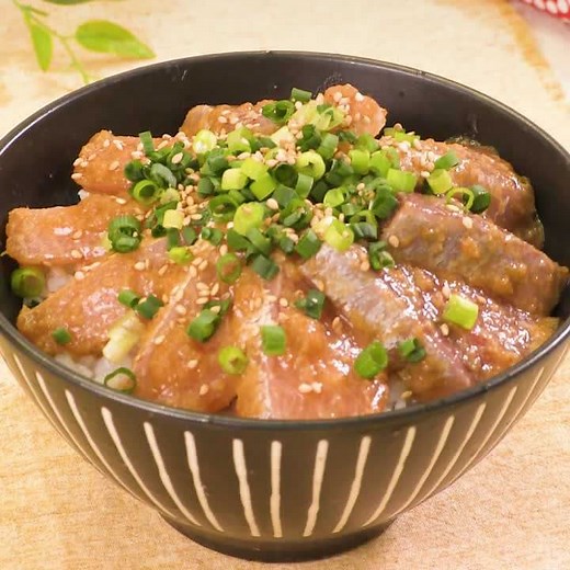 ごはんがすすむ！ ハマチのごま漬け丼のレシピ動画・作り方 | デリッシュキッチン