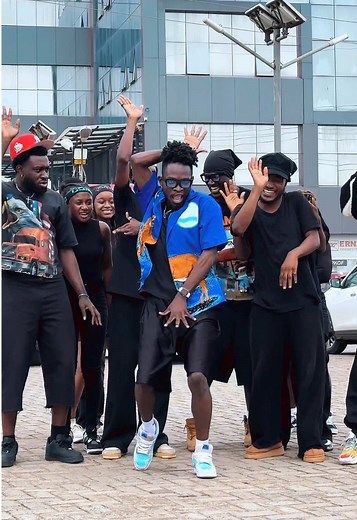 One with the Familyyy😚🤭 @DGLACADEMY . Dc: 🙋🏼‍♂️ me . #dance #viralvideotiktok #trendingvideo #davido #omahlay #dancelordtiktok #dancelordmiracle #movelikemiracle #dlm #dgl #withyou #teammiracle #accraghana #ghanatiktok🇬🇭 #lord_miracle #miracle #naijatiktok