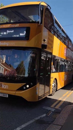 Reading Buses Enviro400 City 241 (RG73 BUS) on Lion 4 to Central Reading