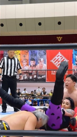 Pro Wrestling is… Funny 😱😂💖 #wrestling #prowrestling #wwe