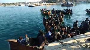 Lampedusa, record di sbarchi. La Francia blinda i confini - Notizie - Ansa.it