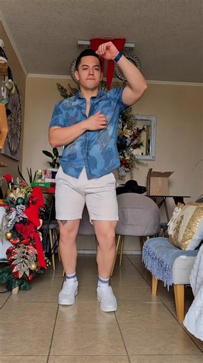 Ronald Hernandez on Instagram: "El baile del sua sua 🎵🕺🏻🕺🏻 #viral #baile #like"