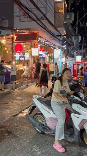 🌃 Phuket Nightlife – Vibrant Nights & Electric Vibes 🌴✨