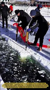 Manual ice cutting chisel technique : Cutting thick ice layer using heavy ice spuds
