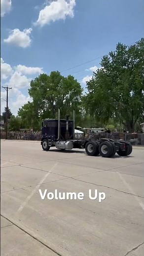 *LOUD* Jake Brake Competition at Wheel Jam Truck Show #jakebrake #enginebraking #straightpipes
