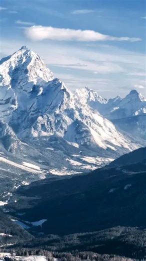 デサントジャパン（DESCENTE JAPAN） on Instagram: ". DESCENTE 90th Engineering as art デサントは今年、創業90周年を迎えました。 これからも、アスリート起点のマインドを持ち続け、常に進化を求めていきます。 #DESCENTE #デサント#DESCENTE90th"