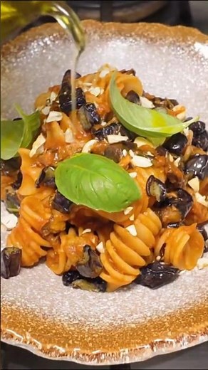 Pasta con Melanzane e Tonno | Ricetta Facile e Super Gustosa 😋#viralshorts #pasta
