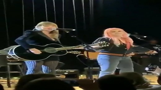 Taylor Swift and Hayley Kiyoko Performance of Delicate