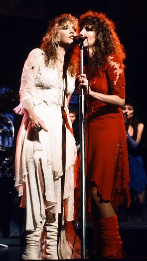stevie nicks fanpage🌙 on Instagram: "stevie & lori performing “nightbird” on snl, 1983🥀 • • • • #stevienicks #loriperry #1983 #80s #80smusic #80shair #80sfashion #1980s #snl #80srock #80saesthetic #80sstyle #80stv #beautiful #witchy #singer #fleetwoodmac #belladonna #wildheart #nightbird #rhiannon #golddustwoman"