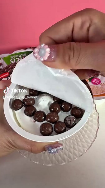 セブン新発売のクリーミーヨーグルトボウル