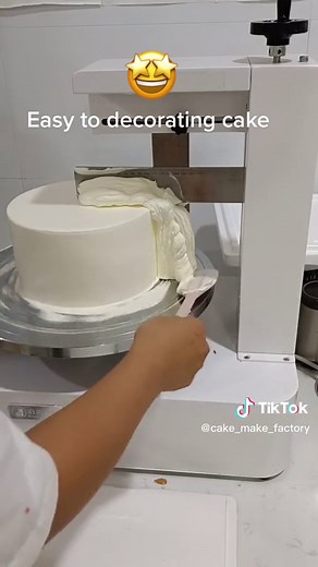 Automatic Cake Spreading Machine for Easy Cake Decorating