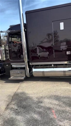The Earl R. Martin Peter Pure Chrome Perfection #bigrig #workingrigs #automobile #trucking