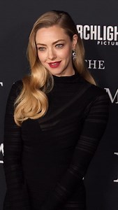 Amanda Seyfried (@mingey) at the ‘Testament of Ann Lee’ premiere is doing what she does best—giving quiet-icon energy with a “blink and you’ll miss it” kind of ease. The sleek black dress is fitted, unfussy, and doing exactly what it needs to do. Clean glam, elite aura, zero explanation required. Not loud, not try-hard—just Amanda reminding everyone how it’s done. 📷: Getty Video #CosmoIndia #CosmopolitanIndia | Cosmopolitan India