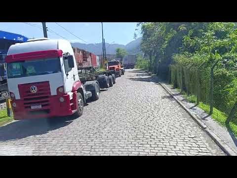 Loading of container trains in Cubatão.