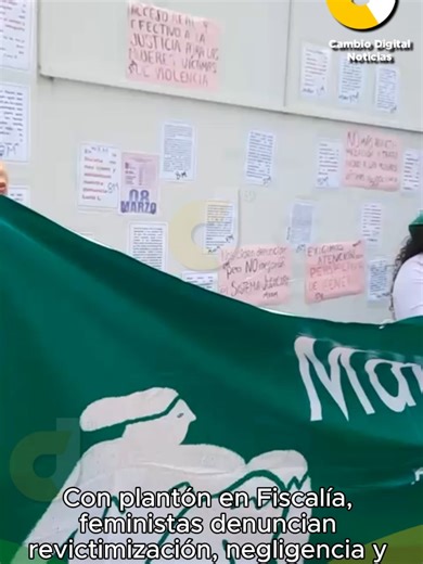 💜 Con plantón en Fiscalía, feministas denuncian revictimización, negligencia y retrasos en atención a denuncias ✊🚨 Isabel Zamudio * Marea Verde Altas Montañas protesta en Orizaba Veracruz, Ver.- Feministas y activistas denunciaron presuntos actos de revictimización, negligencia y retrasos en la atención de denuncias por violencia de género en la Fiscalía Regional de Orizaba. Las integrantes de la colectiva Marea Verde Altas Montañas presentaron 31 testimonios de mujeres que enfrentaron experie