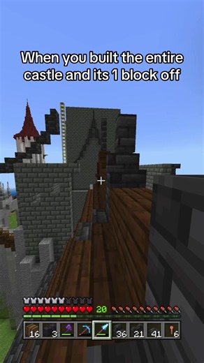 Minecraft roof centered: fix 1-block off castle roof