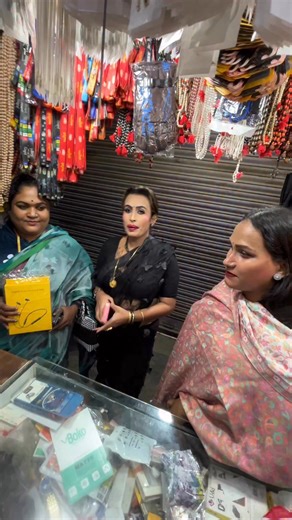 Gopal Sahu on Instagram: "iPhone 17 Pro Max converter back cover #tendingreels_________like_follow_comment #postviralシ #feacbookreels #viralreelschallenge #ViralFacebook #viralvideochallenge #viral"