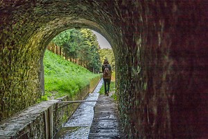 Passer sous la voûte de Vauban aux Cammazes - Tarn Tourisme
