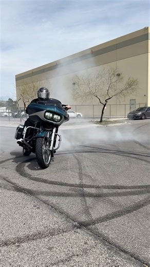 C-Bear on Instagram: "Had to pop out on the bagger real quick 💨💨💨 @lexinmoto #teamlexin #hearthedifference @crash_course89 🎥"