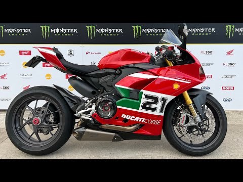 2022 Ducati Panigale V2 Bayliss with Akrapovic exhaust😍