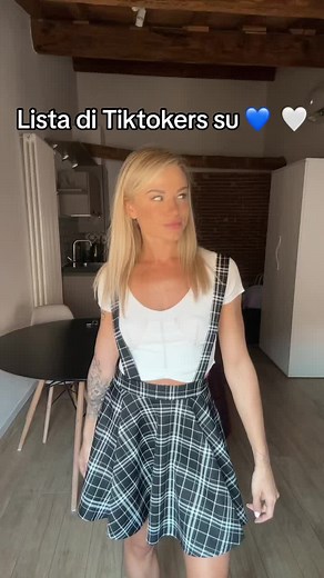 Annalisa Atomicblonde - Italian Girl on TikTok