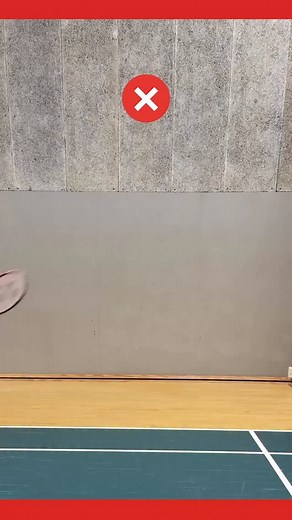 ❌vs.✅ High Backhand Clear. Watch full biomechanics tutorial on our YouTube page🏸🔥 #badminton #badmintonlovers #badmintonlife #bulutangkis #badmintontraining #badmintoncoaching #badmintonworld | Badminton Famly