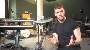 Roland Keyboard Rigs with Ashton Miranda What does it really take to play keyboards for Ed Sheeran and Anne-Marie? Find out in our behind-the-scenes video interview with Ashton Miranda, where the British keys ace reveals how he shakes stadiums with a Roland keyboard rig that includes the RD-2000 stage piano along with FA-07 and SYSTEM-8 synths. RD-2000 Digital Piano: https://www.roland.com/global/products/rd-2000/ | Roland