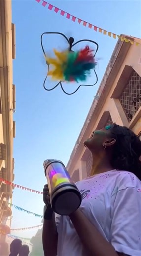 Automatic Colour Spray Machine😱Ek Button Mein Rangon Ki Baarish #Holi2026 #ColorSpray #FestivalVibes